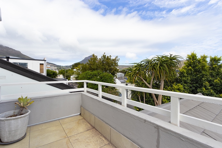 To Let 4 Bedroom Property for Rent in Vredehoek Western Cape